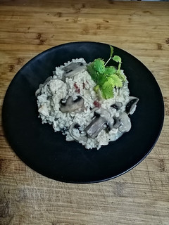 Una foto de Risotto de champiñones, pollo y jamón🍄🍗🐽