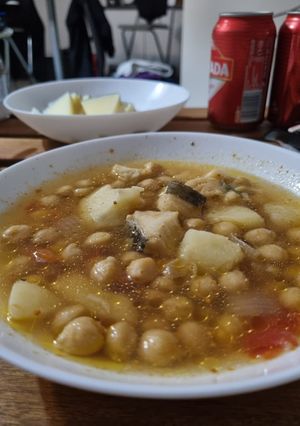 Foto principal de Garbanzos con bacalao desmigado