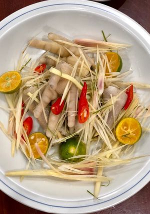 Hình của món Chân gà ngâm sả tắc.