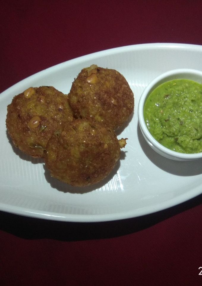 બટેટા સાબુદાણા ટીક્કી(sabudana tikki in Gujarati) રેસીપી મુખ્ય ફોટો