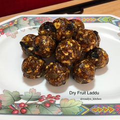 A picture of Dry Fruit Laddu.