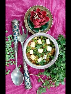 मटर पनीर (matar paneer recipe in Hindi) रेसिपी मुख्य फोटो