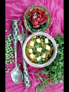 मटर पनीर (matar paneer recipe in Hindi) रेसिपी मुख्य फोटो