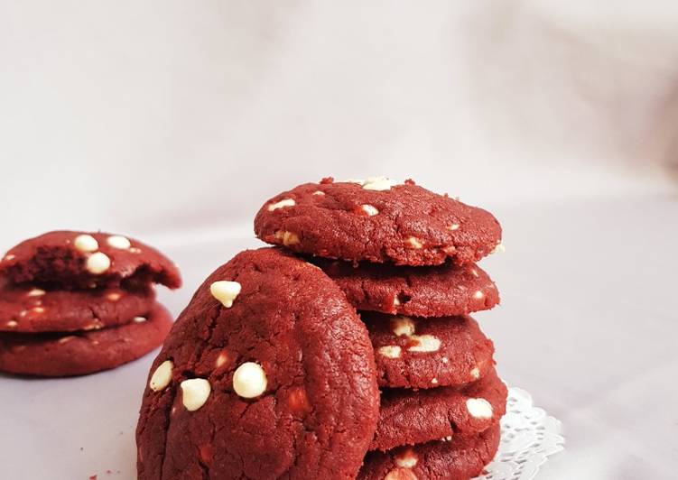 Langkah Mudah untuk Menyiapkan Red Velvet Chewy Cookies, Enak
