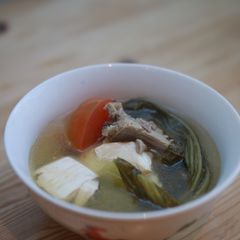 A picture of Pickled Veg and Tofu Soup (咸菜豆腐汤) .