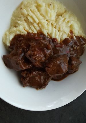 A picture of Simple fried beef liver and mashed potatoes.