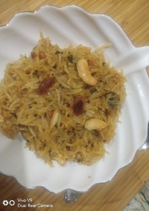A picture of Tamarind chutney pulao.