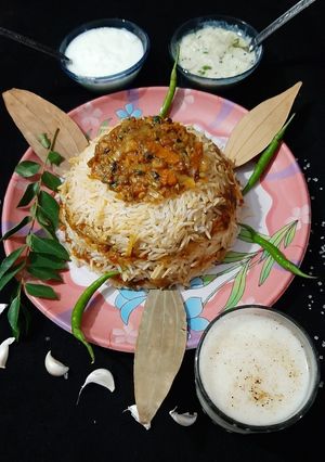 વેજ.લેયર બીરયાની(Veg. layer biryani in Gujarati) રેસીપી મુખ્ય ફોટો