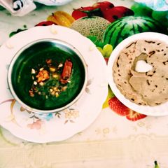 A picture of Dhaba style tasty unique Lasooni Palak.