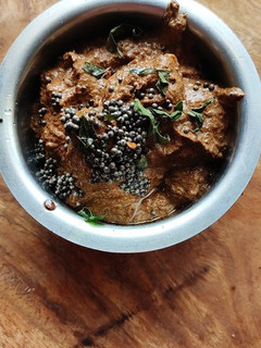 மாமியாரின் எள்ளு இஞ்சி சட்னி (Ellu inji chutney recipe in tamil) செய்முறை முக்கிய புகைப்படம்