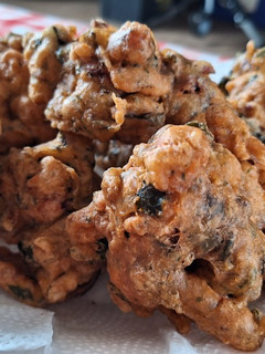 Una foto de Buñuelos de hojas de remolacha