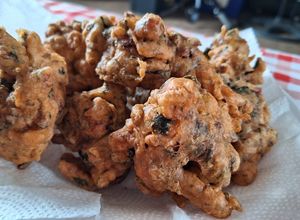 Una foto de Buñuelos de hojas de remolacha