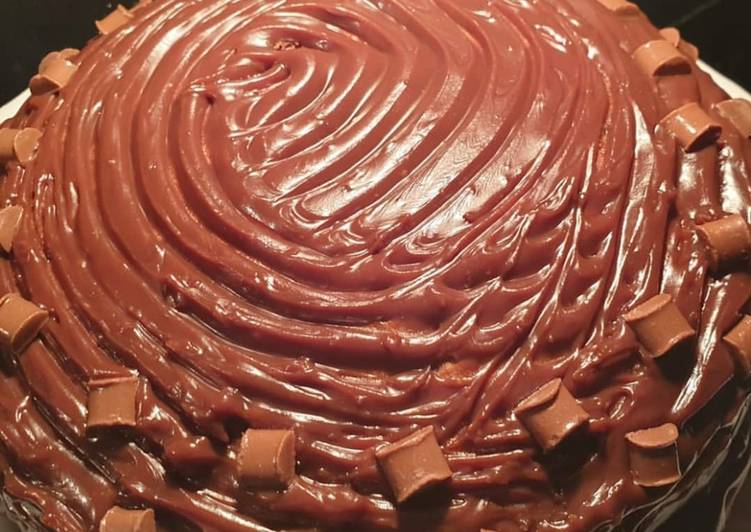 Step-by-Step Guide to Make Perfect Chocolate Cream Cake