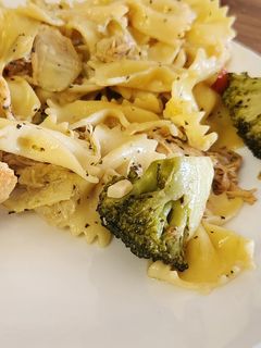 A picture of Artichoke Chicken Pasta.