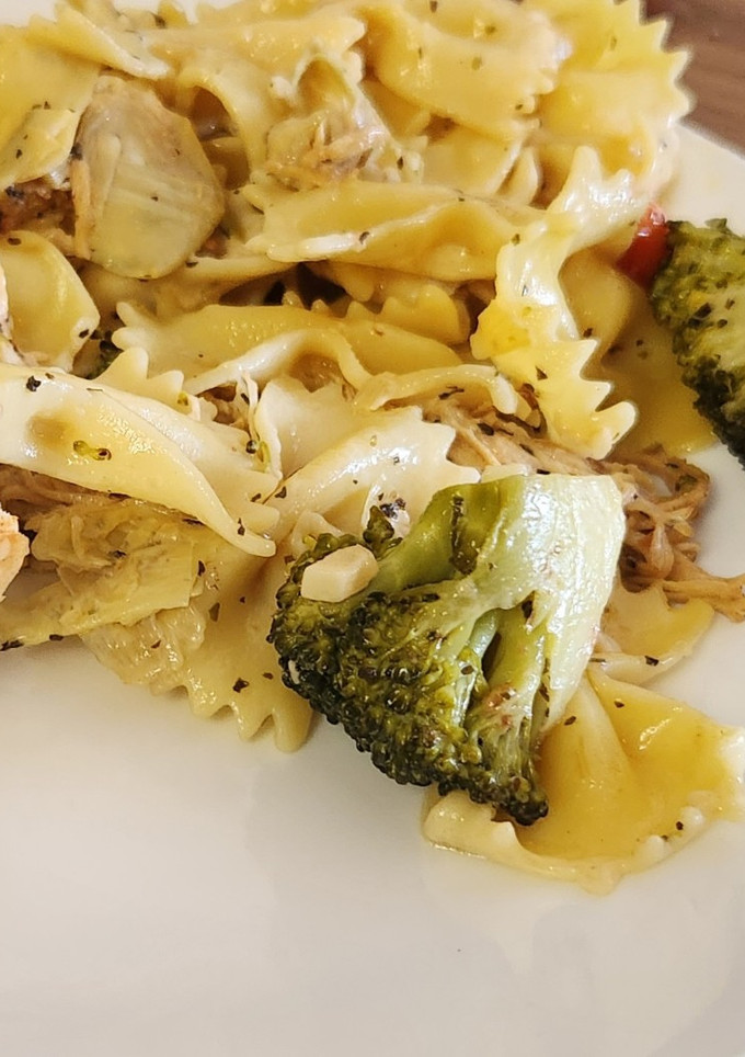 A picture of Artichoke Chicken Pasta.