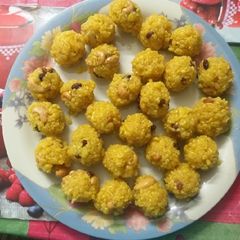 Boondi laddu A picture of Boondi laddu.