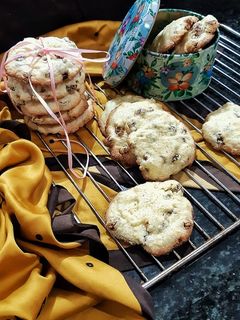 عکسی از دستور شیرینی کشمشی🍪