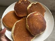 Una foto de pancakes con harina leudante