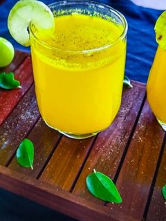 આમળા અને લીલી હળદરનો જ્યુસ(Amla-fresh turmeric juice recipe in Gujarati) રેસીપી મુખ્ય ફોટો