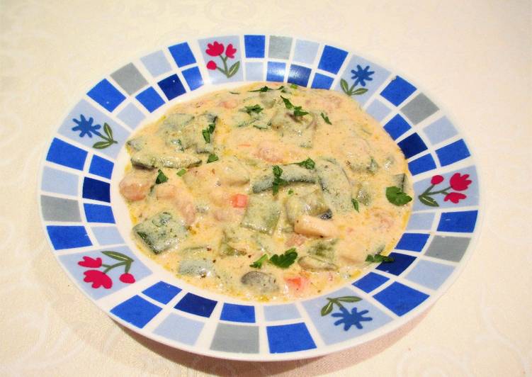 Verdura variada con gambas en salsa de nata
bajo en grasa