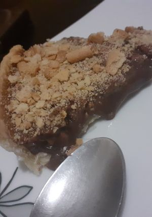 Una foto de Tarta de leche condensada, chocolate y galletas