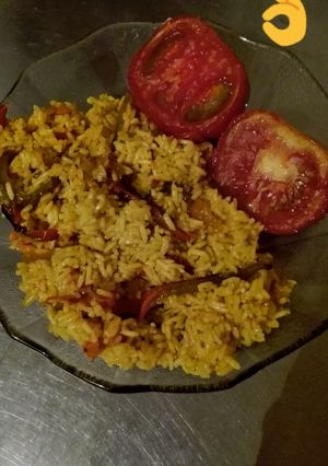 Una foto de Arroz salteado con morrón y zanahoria 😋