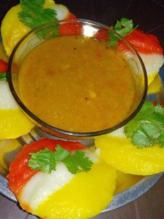 सूजी की रंगीन इडली (suji ki rangeen idli recipe in Hindi) रेसिपी मुख्य फोटो