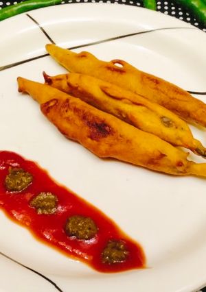 मिर्ची पकौड़ा(Mirchi pakoda recipe in Hindi) रेसिपी मुख्य फोटो