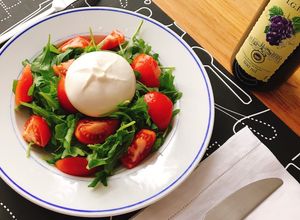 Hình của món 💚 Salad Cải Rocket & Phô Mai Burrata.