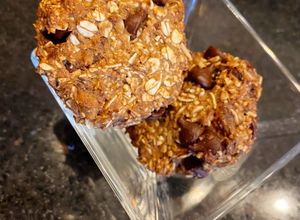 Una foto de Galletas básicas con proteína en freidora de aire