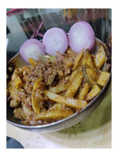 वांगे बटाटा भाजी (vange batata bhaji recipe in marathi) रेसिपी चे मुख्य फोटो