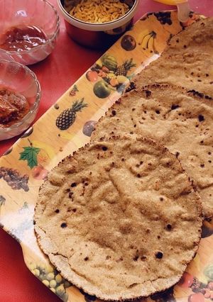 मल्टी आटे की रोटी (multi aate ki roti recipe in Hindi) रेसिपी मुख्य फोटो