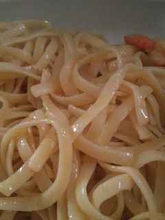 Una foto de Tallarines con langostinos al pil-pil