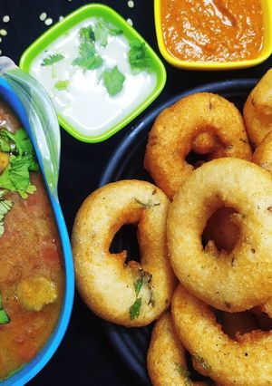 મેંદુવડા (Mendu wada recipe in gujarati) રેસીપી મુખ્ય ફોટો