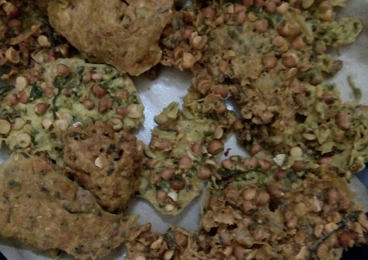 Peyek kacang gurih dan renyah