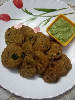 મેથી બાજરા ના વડા રેસીપી મુખ્ય ફોટો