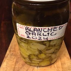 A picture of California Farm Garlic in Olive Oil, German Recipe.