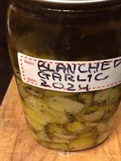 A picture of California Farm Garlic in Olive Oil, German Recipe.