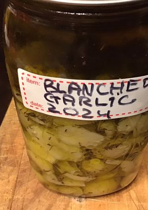 A picture of California Farm Garlic in Olive Oil, German Recipe.