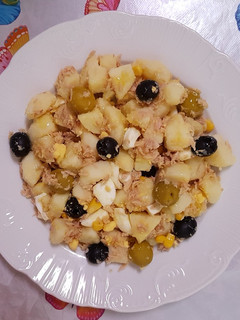 Una foto de Ensalada de patatas 🤤