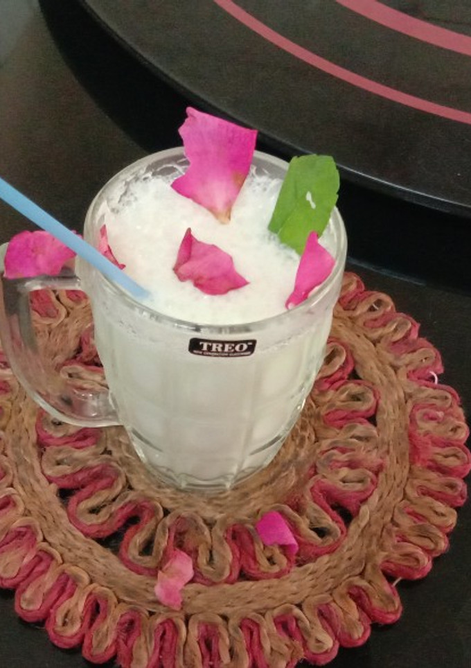 A picture of Coconut sweet lassi.