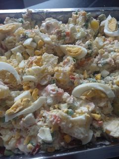 Una foto de Ensaladilla rusa (como les gusta a mí familia)