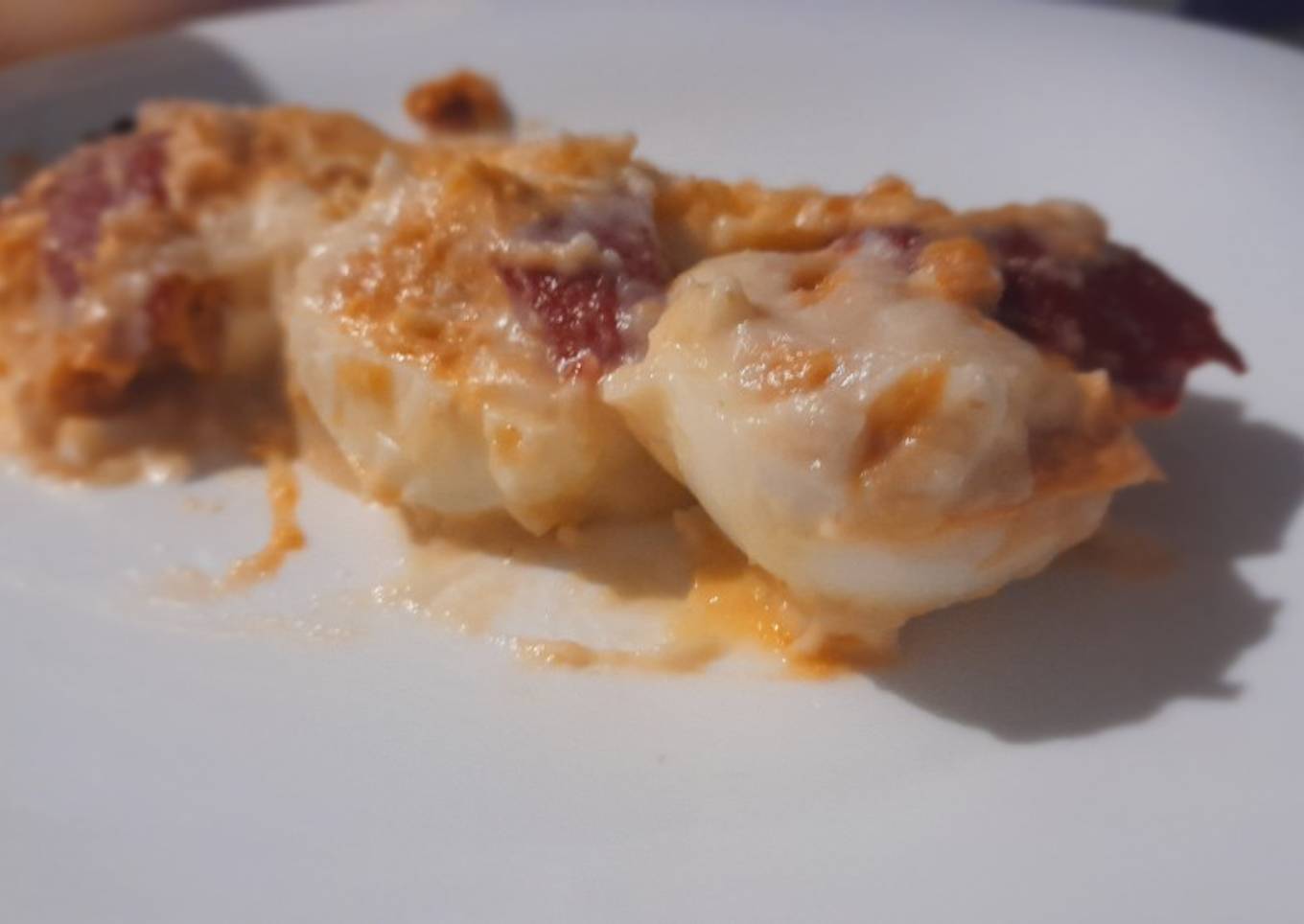 Huevos rellenos gratinados