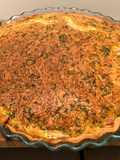 Quiche cu jambon, emmentaler și ceapă caramelizată