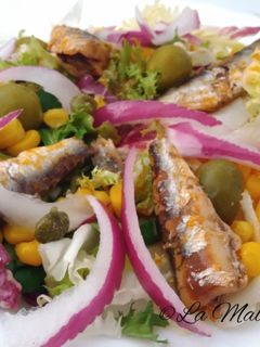 Una foto de Ensalada con sardinillas en escabeche