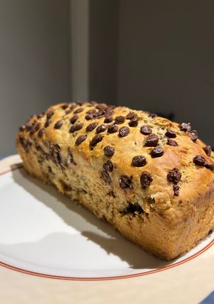 Una foto de Budín de banana y chocolate 🍫 🍌