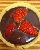 Chocolate tart with strawberry