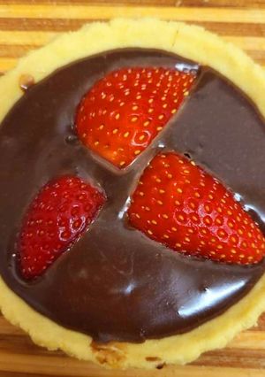 A picture of Chocolate tart with strawberry.