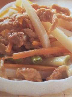 A picture of Stir-fried shredded pork with potatoes.