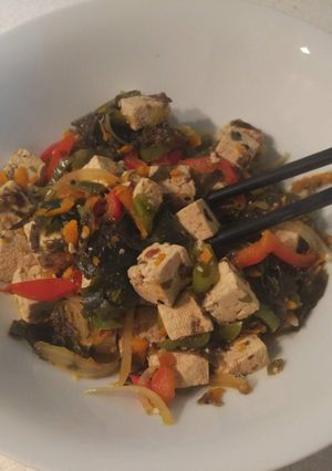 Foto principal de Tofu con verduritas y algas
